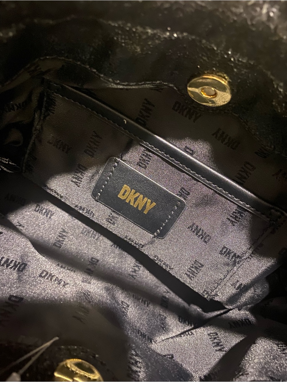 🖤 Small DKNY Black Patent Leather Drawstring Satchel with Gold Hardware - Picture 4 of 5